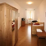 Πανσιόν U Chodskeho Hradu 4*